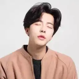 男生要选择怎样的发型才不会过时
