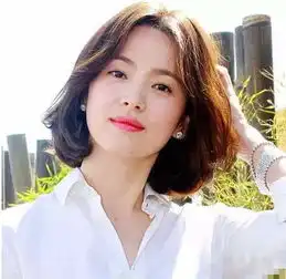 为什么现在很少有做直发因为这个发型比直发更漂亮
