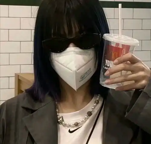 头像女生霸气冷酷真人