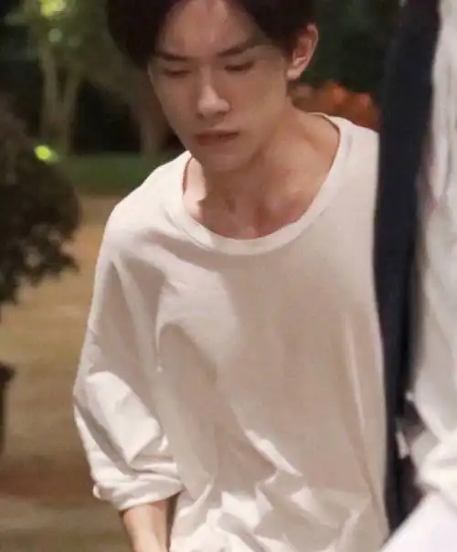 易烊千玺头像救命,这也太帅了,这是谁的少年郎啊
