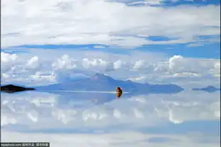 传说中的天空之镜乌尤尼盐湖风光
