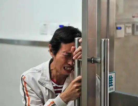 12岁男孩查出胃癌晚期,妈妈一番话,让医生怒斥不配做父母
