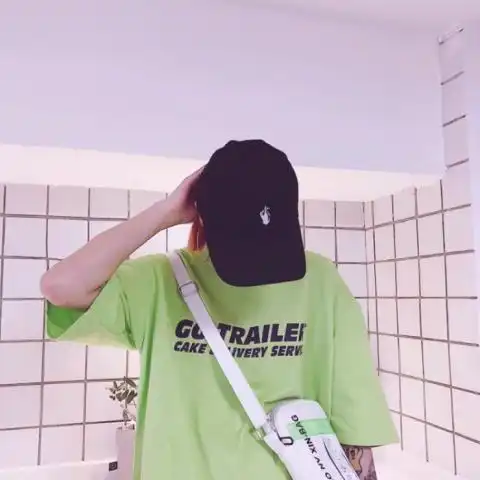 游泳池边性感比基尼美女qq头像高清
