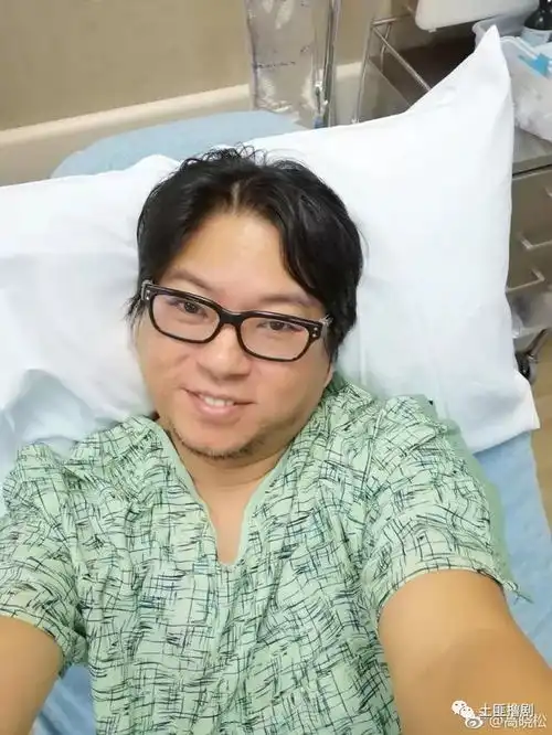 高晓松拔智齿,丁香园顺势科普,只拔牙不会小脸,女明星们方了吗
