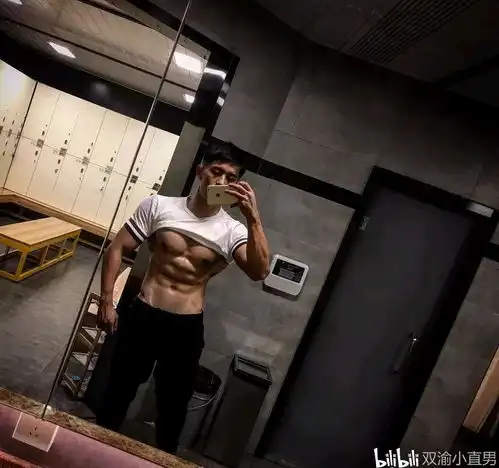 成都街拍走红的肌肉帅哥们,终于扒到了他们的私照
