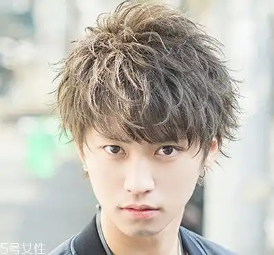 韩式男生烫发型2018款男生纹理烫发型图片
