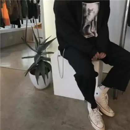 个性不露脸男生头像寂寞孤独伤感,沧桑的男人有失风度了
