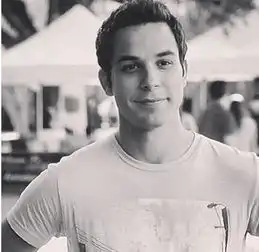 找情侣头像,相似的也行
