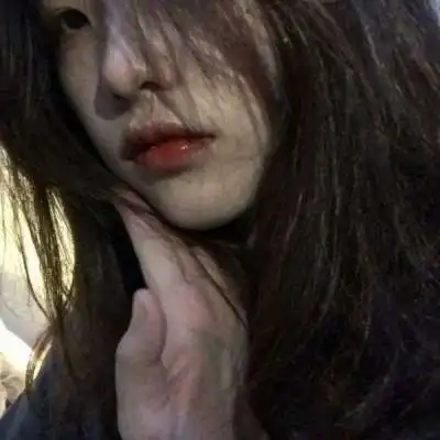 网易云热评想告诉我的英语老师,我喜欢她很久了,希望她
