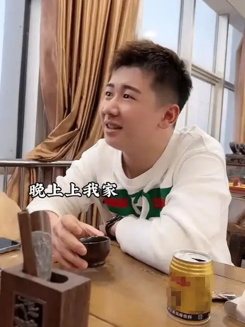 已婚富婆花费70万打赏男网红,没钱后惨被对方拉黑,聊天记录曝光
