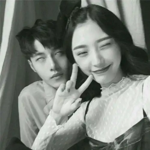 情侣头像爱情就是他喜欢她,恰好她也喜欢他
