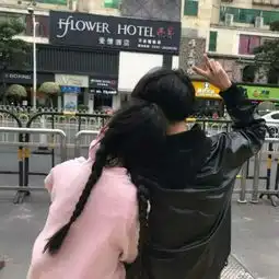 优质复古的情侣头像穿梭过去
