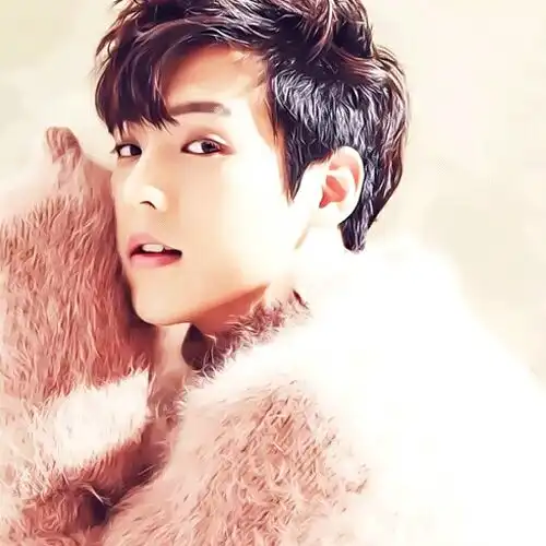 高清情侣头像真人一人一半溶图系美化版非常清晰的
