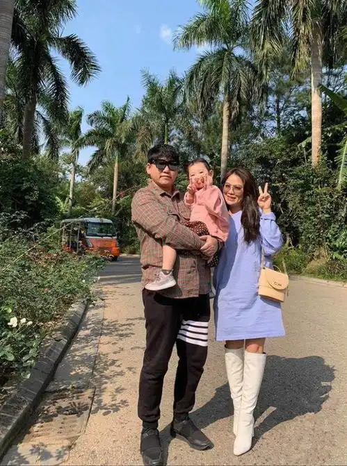 女子带俩娃嫁大她15岁的韩国男子,婚后丈夫为其买两套房
