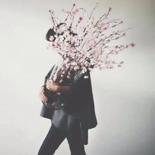 你这么喜欢他,小心最后没有好下场
