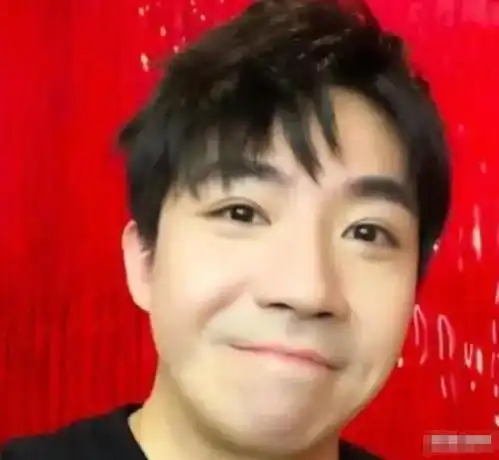最后一次修复手术完成,俞灏明大方晒素颜照,阳光男孩终于回来了
