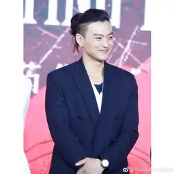 完美混迹于鲜肉中的少年感叔叔们配饰竟然这么cool
