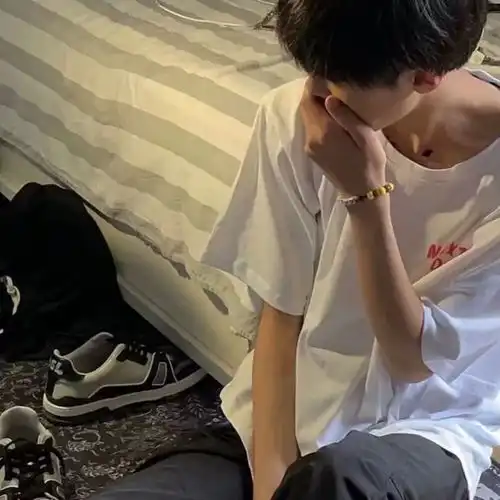高质量小众男生头像
