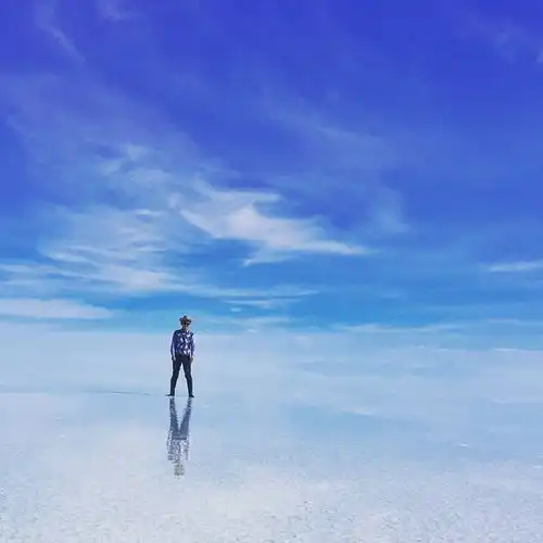 天空之镜玻利维亚乌尤尼盐湖
