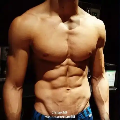 健身圈最完美的男神,男人渴望他的肌肉女人渴望他的肉体

