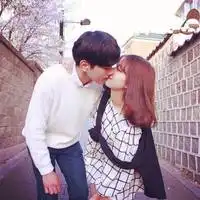 乐悠悠的非主流情侣头像你让我感觉等待你并没有白费
