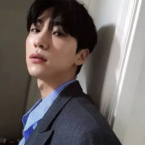 头像一组男生头像
