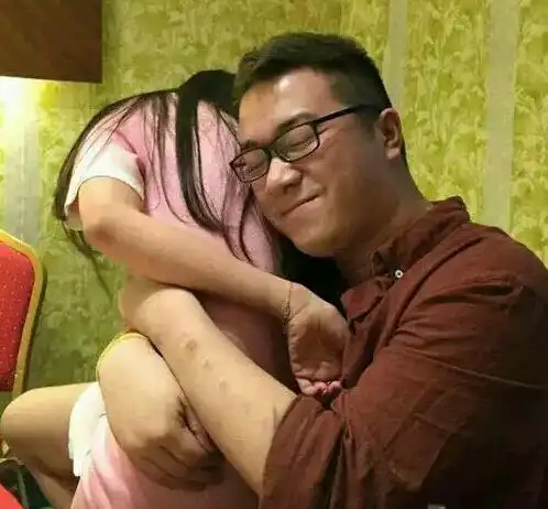 曝照老毕双xing恋男女混合xx瑶瑶牙公开华矩老板娘身份
