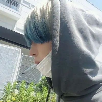 苏瓷成熟清新男头个性成熟时男生头像我要个性网
