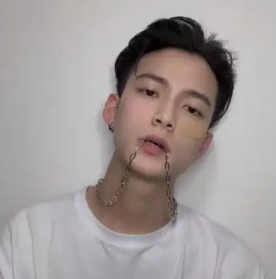 小奶狗吃醋了,才会频繁回你这4字消息,丫头快哄哄吧
