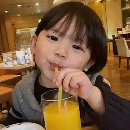 血槽已空这位日本妈妈生了个男孩,竟然比女娃还漂亮
