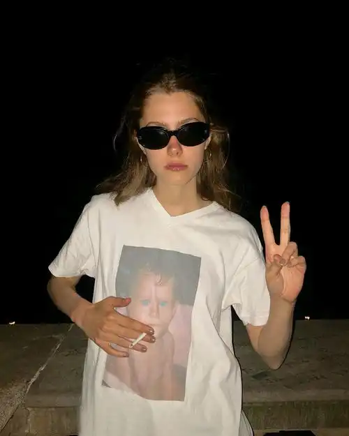 世人皆罪你与我同谋清新冷酷佛系欧美女生头像
