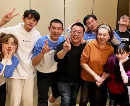 180的朱亚文遇到184的王彦霖,身高差亮了,网友吓出鼻屎
