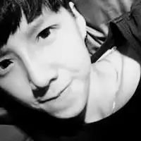 没有你我的生活还得继续拽拽的黑白男生头像
