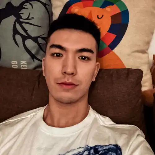 鲜肉猛男留不留胡子差别有多大
