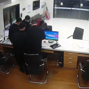 男子轻信网络客服,共享手机屏幕险被骗
