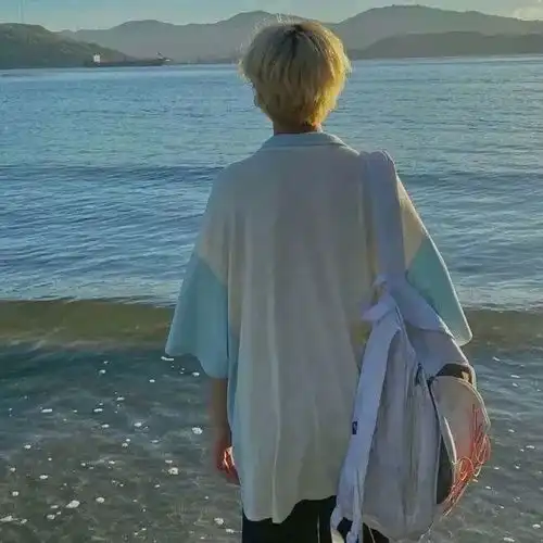 不露脸男头我永远臣服于温柔,而你恰似温柔
