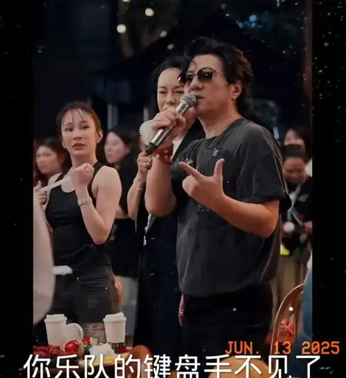 郑钧在节目上表演腾空落地双腿盘莲花,周迅,李维嘉表情亮了
