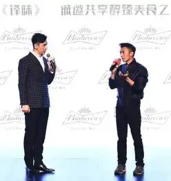 谢霆锋不愧是帅了一个时代男人面对180主持人毫不怯场简直秒赢
