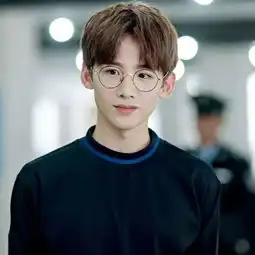 对自己的脸型不满意选对衣领是关键
