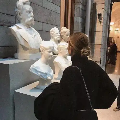 头像听说橘红色的天空是星星在出嫁
