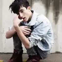 性感略带肌肉的欧美男生头像匆匆一面却难忘你所有的好男生头像
