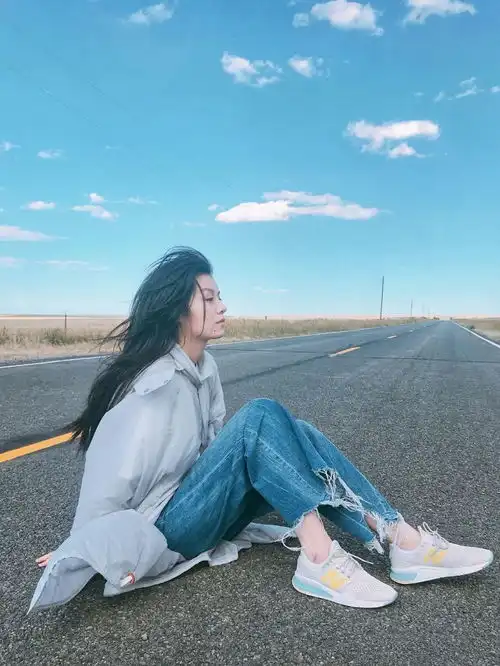 人间清醒失恋深夜伤感的emo
