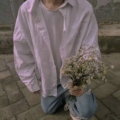 汐颜.微信头像唯美成熟手捧鲜微信头像我要个性网
