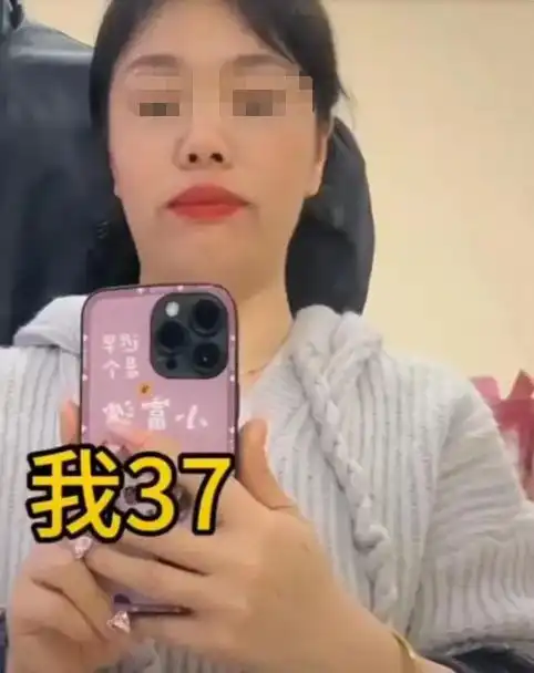 江西37岁女子网恋奔现20岁男友,交往半年胖10斤,网友懂的都懂
