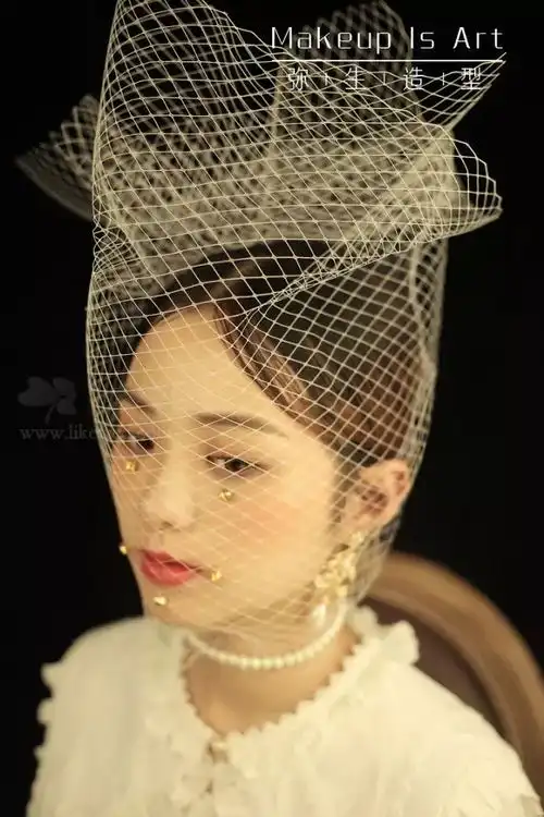 时尚复古风油画质感新娘造型优雅气质俱佳
