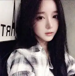 发三张同一个女孩得自拍照,要求年龄1620岁,漂亮点,不同场合的三张照片
