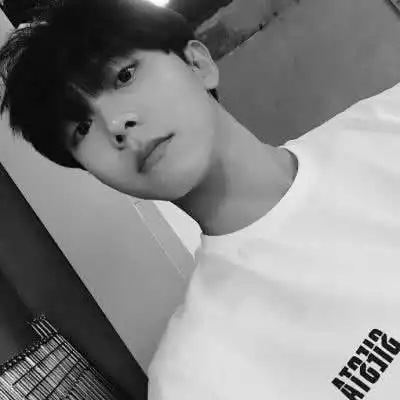 男生黑白头像冷酷忧伤,一点都不想被伤害的男生
