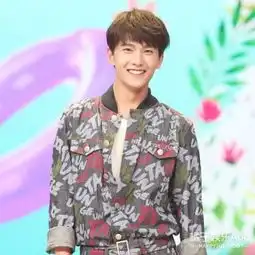 嫁男人就嫁像鹿晗吴亦凡杨洋这样把迷彩穿那么帅的男人
