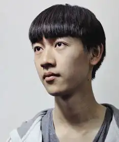 男生短发剪刘海青年男生短发图片
