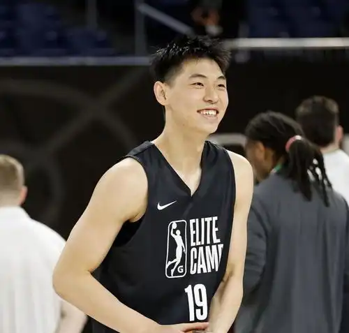 励志男篮国手被nba球队邀约试训苦练三分25中23防守成亮点
